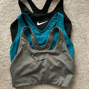 Nike sports bras size Small